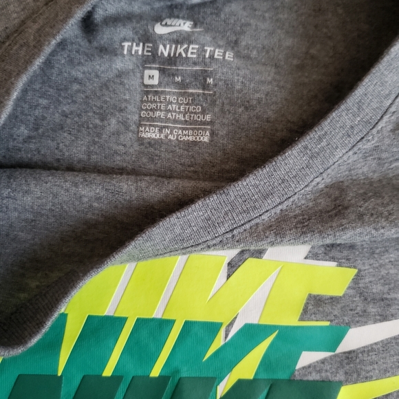 Nike tshirt - Picture 2 of 3